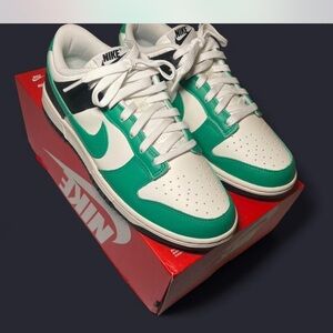 Nike Low-Top Sneakers in White, Teal & Black
